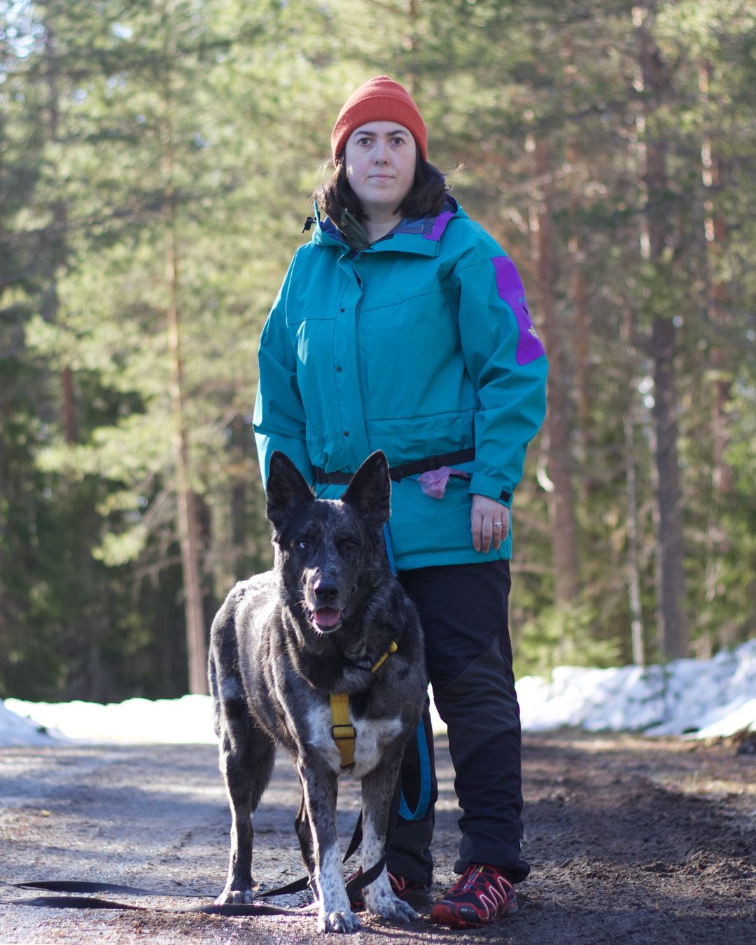 Retrato de mujer con perro